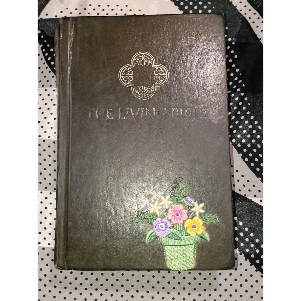 The‎ Living Bible Red Leather Edition Embroidered Patch 1971 Tyndale Green Cover